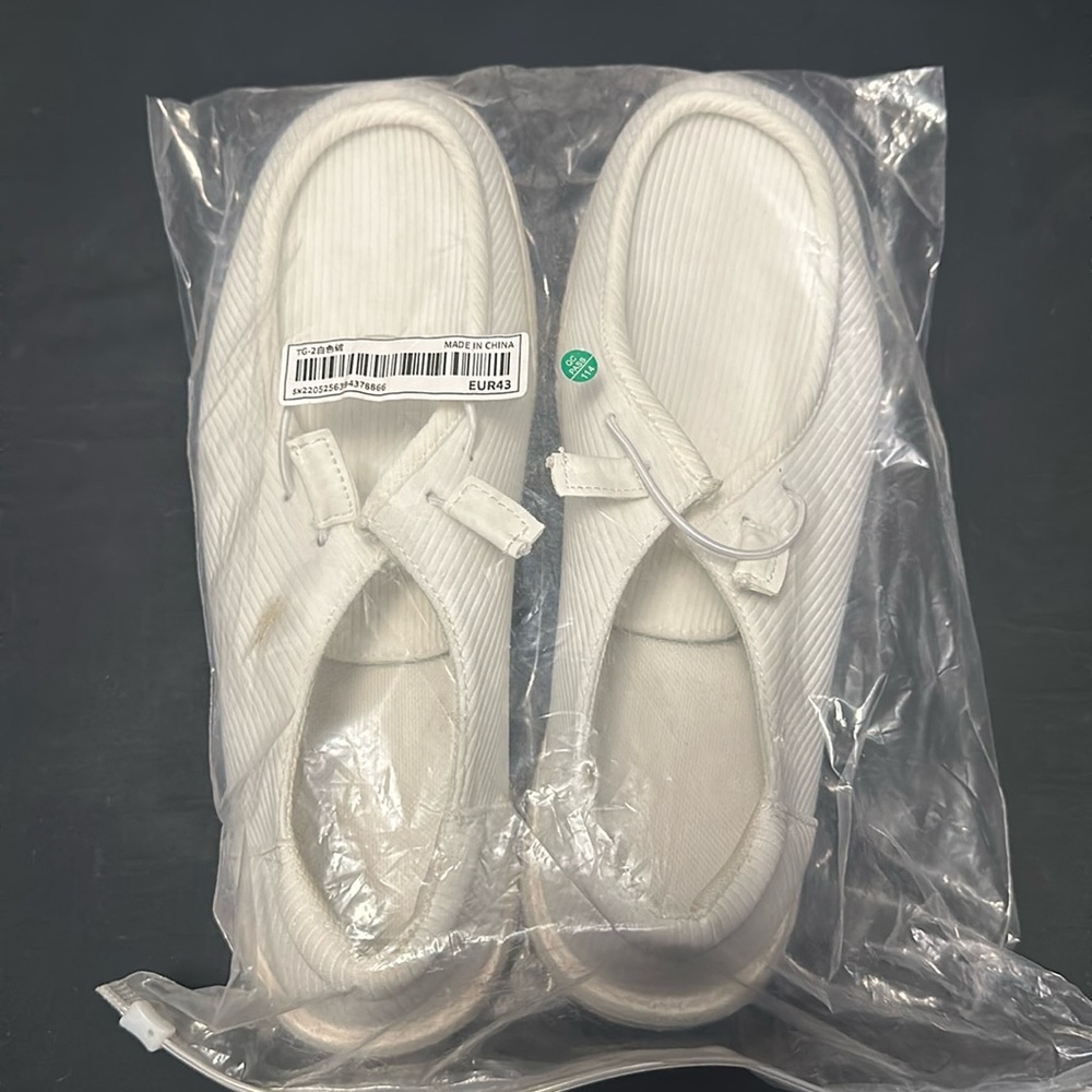 Off Brand Skechers / Hey Dudes
